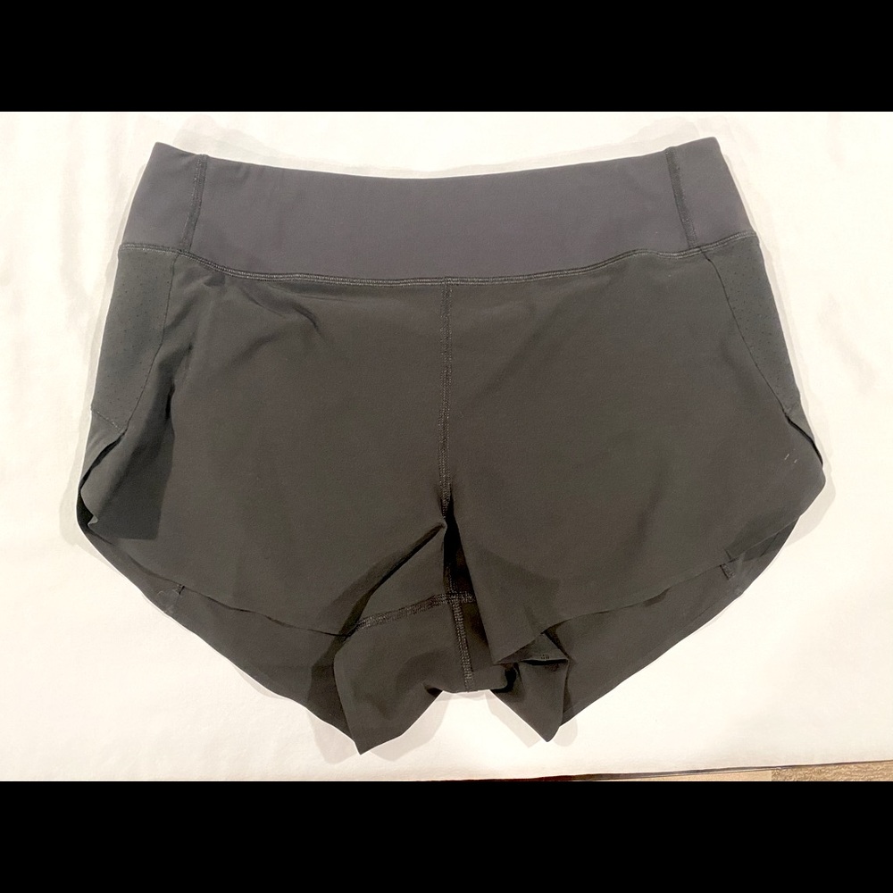 Athleta Run With It 3.5” shorts. Black. NWOT